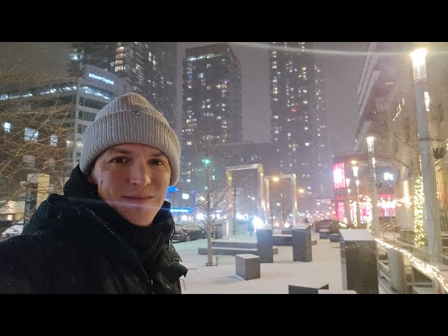 Toronto LIVE: It's snowing... Friday night on Eglinton West in 4K60!