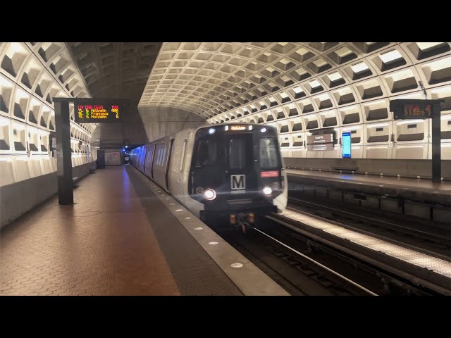 WMATA: Blue and Yellow Line Trains at Crystal City