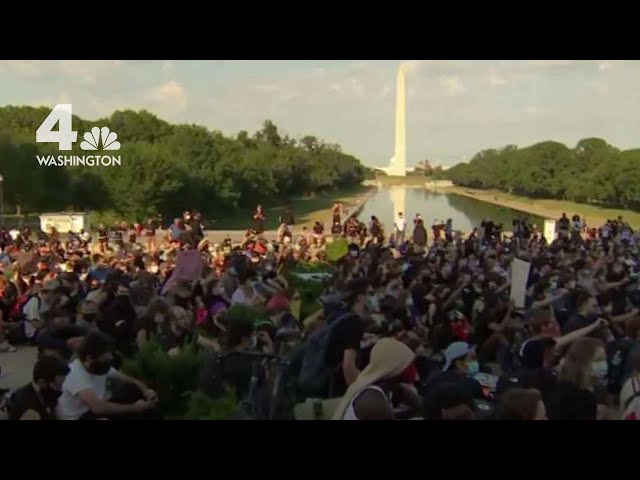 Protesters have peaceful demonstration at Lincoln Memorial